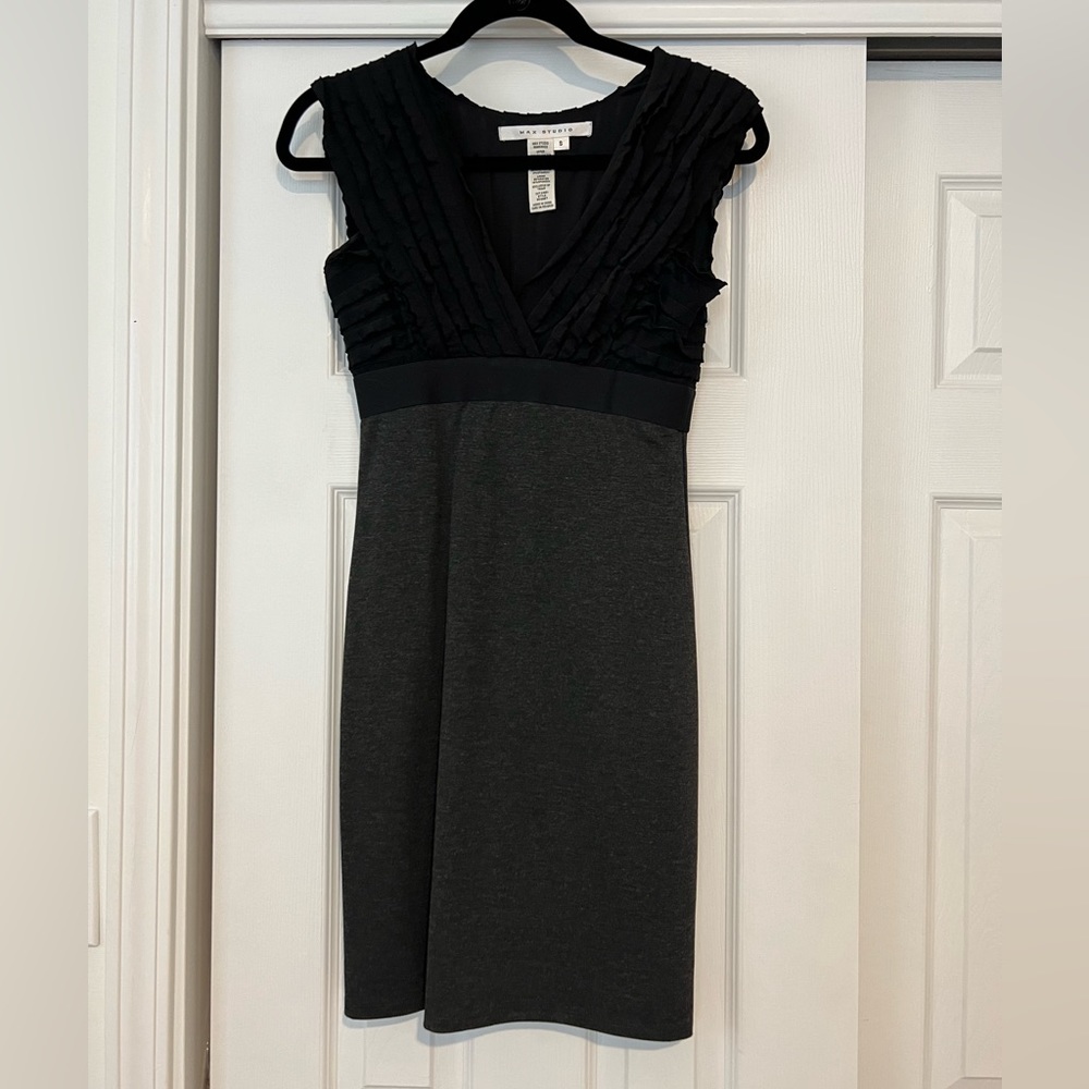 Sleeveless dress by Max Studio
